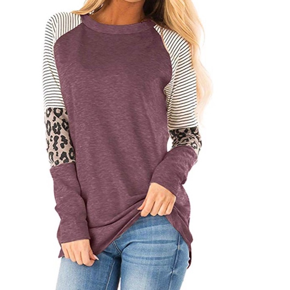 Beautiful woman round neck long sleeve shirt - Picture 5 of 6